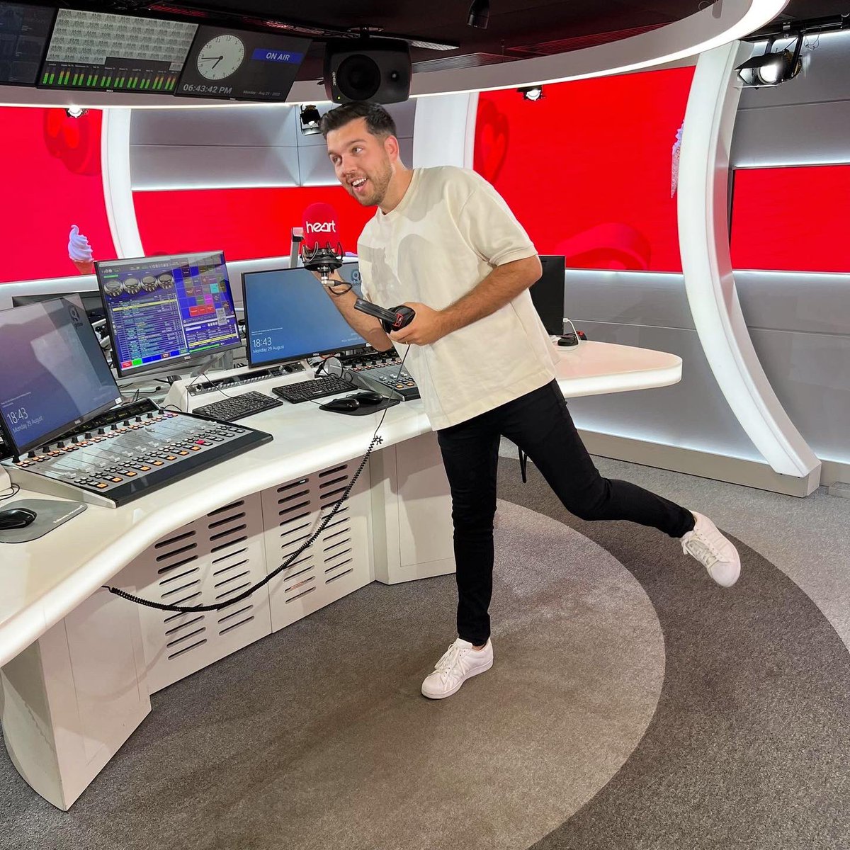 JonnyMeah's tweet image. On @thisisheart til 10pm tonight (no idea what I’m doing in these photos!) and @thisisheart00s Breakfast all week 6-10am! Come and join me 😍