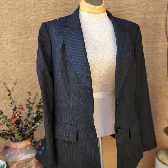 lettycampos45's tweet photo. So good I had to share! Check out all the items I'm loving on @Poshmarkapp #poshmark #fashion #style #shopmycloset #dalton #anneklein: https://t.co/S8XDsmpMzf https://t.co/gVtvVA1oWi