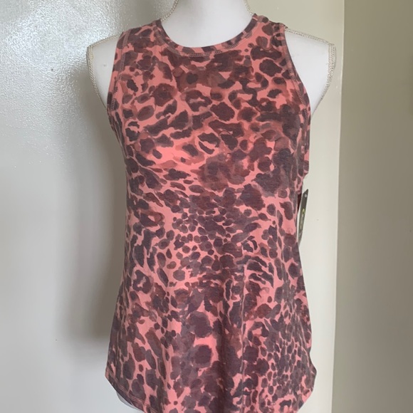 alliefeld16's tweet photo. So good I had to share! Check out all the items I'm loving on @Poshmarkapp #poshmark #fashion #style #shopmycloset #functionofbeauty #jordan #champion: https://t.co/GH4MFv7geF https://t.co/rWrcgygQU8