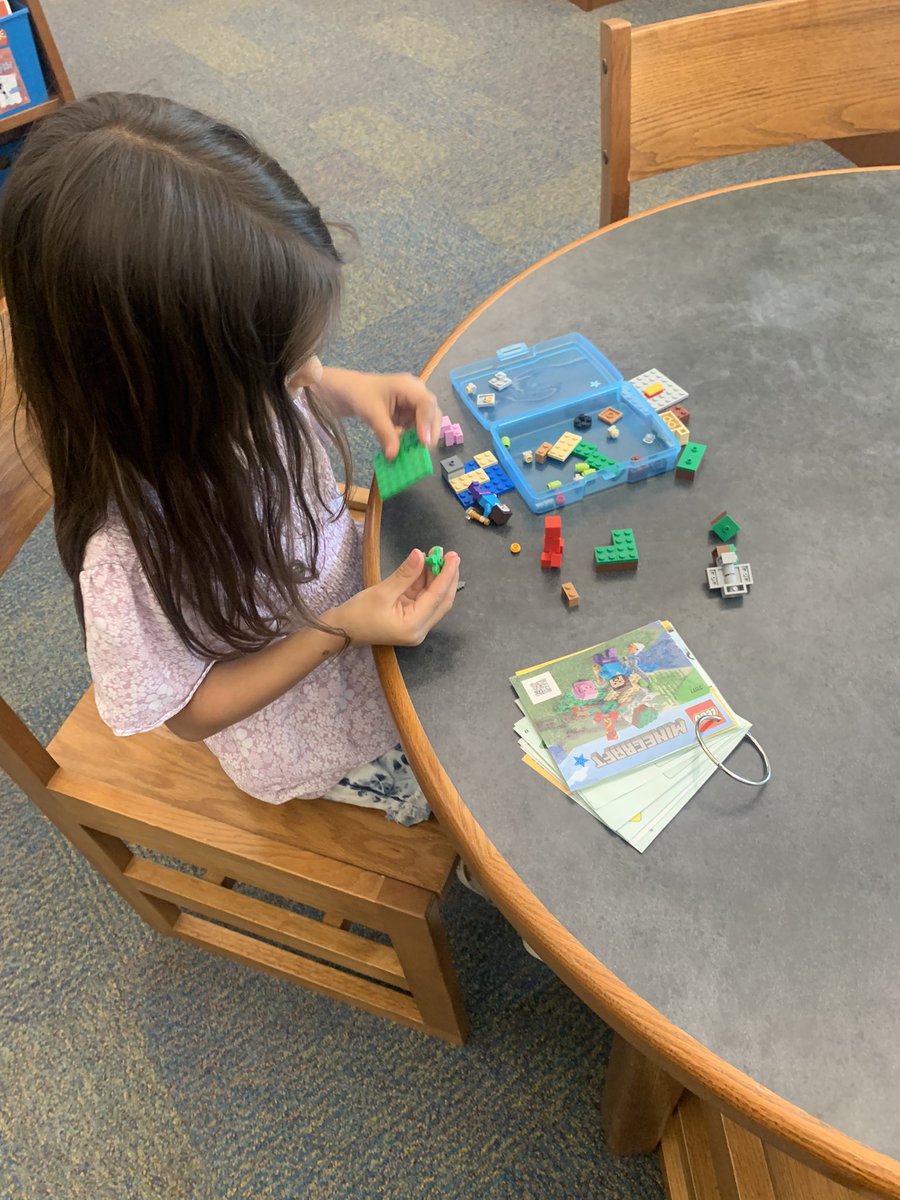 1st grade is loving our first Maker Monday! <a href="/ClaraLoveES/">Clara Love Elementary</a> @School_Jones <a href="/lisarcrosslin/">Lisa Crosslin, EdD</a>