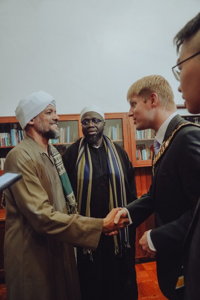 Mustafa_mount's tweet photo. *The Way of Islam:*
Beyond the Misconceptions 
 With Habib Kazim al-Saqqaf @Habib_Kazim 
Last night meeting with representatives from all faiths and none who came from the general public, civic &amp; religious leaderships &amp; key representatives from professional &amp; academic backgrounds https://t.co/sAAVdUzYGn