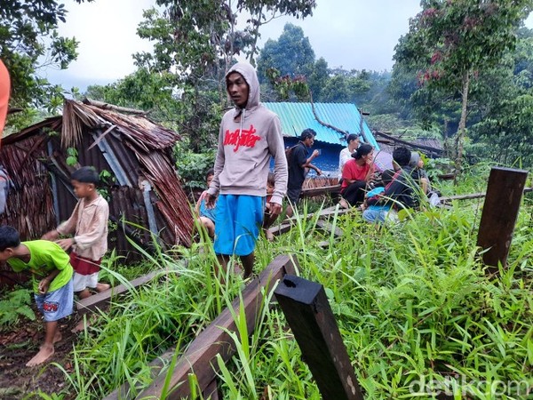 bonar7145's tweet photo. "2.326 Warga Mengungsi Akibat Gempa M 6,4 Mentawai" selengkapnya https://t.co/hfwNLeXx6Y.
#Gempa
#Mentawai
@BNPB_Indonesia https://t.co/qYngbo5uhP