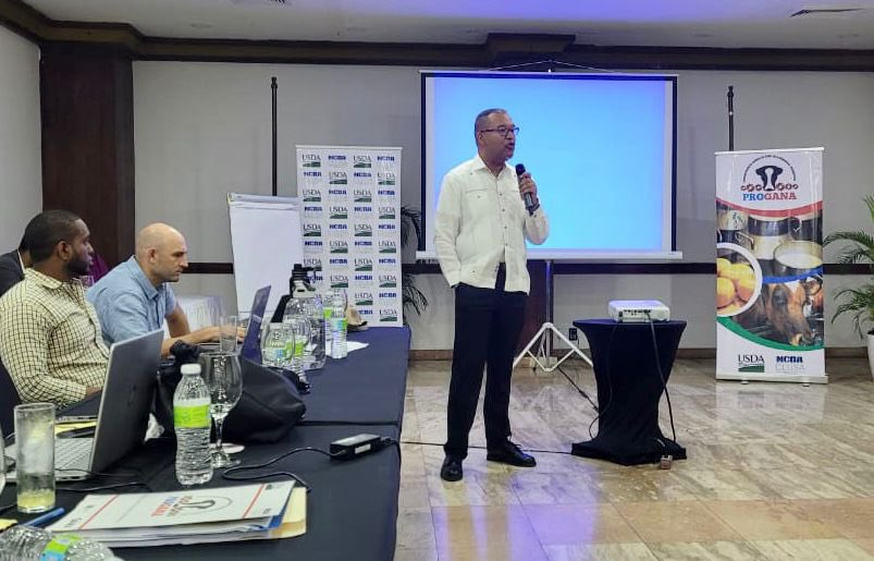 RdProgana's tweet photo. Taller interno de Administración & Finanzas equipo NCBA CLUSA sobre enfoque de desarrollo CLUSA, aporte especialistas, formularios y procedimientos de gestión, provisión de reportes, entre otros,en el hotel Dominican Fiesta #progana #ganaderiadominicana https://t.co/UPPekCotqT