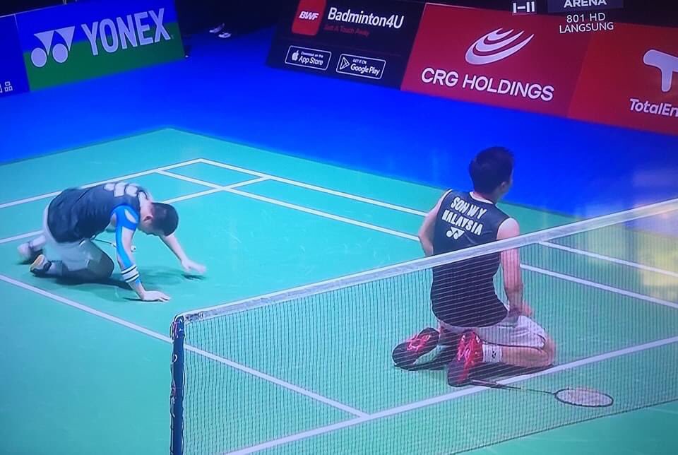 Juara dunia!!

Setelah 45 tahun, maka terciptalah sejarah. Juara beregu dunia pertama dari Malaysia! 

Tahniah Aaron Chia-Soh Wooi Yik!

#BWFWorldChampionships2022 #BadmintonMalaysia #malaysiaboleh
