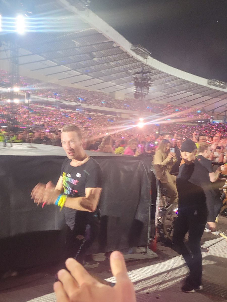 lknight5303's tweet photo. @coldplay The best I could get - he walked past too fast 😄 https://t.co/ueJeYDXxNL