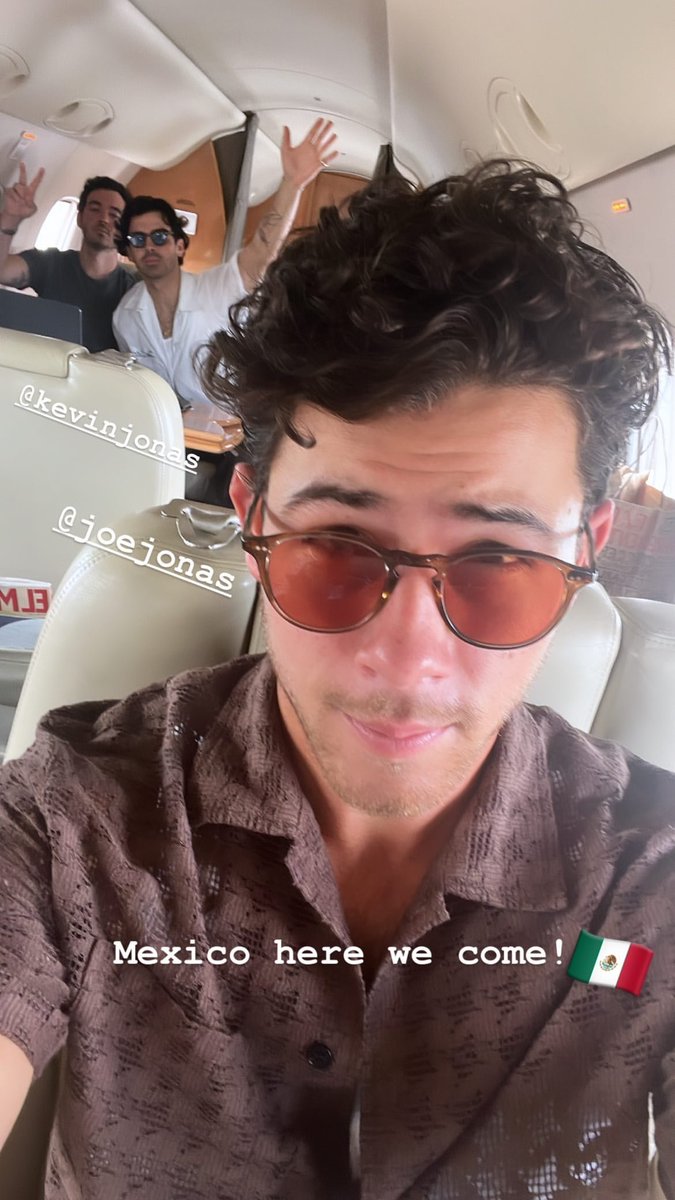 Kevin Jonas France tweet media
