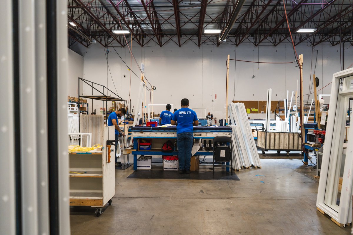 CentraWindows's tweet photo. Our #windows don’t just go into single-family homes, they are in high-rises, #townhomes, #condos and more.
This is why putting our windows through simulation testing is important, ensuring their effectiveness all year round. #WindowGeeks #Centrawindows #WestCoast #Manufacturing https://t.co/jBLfCBEWH1