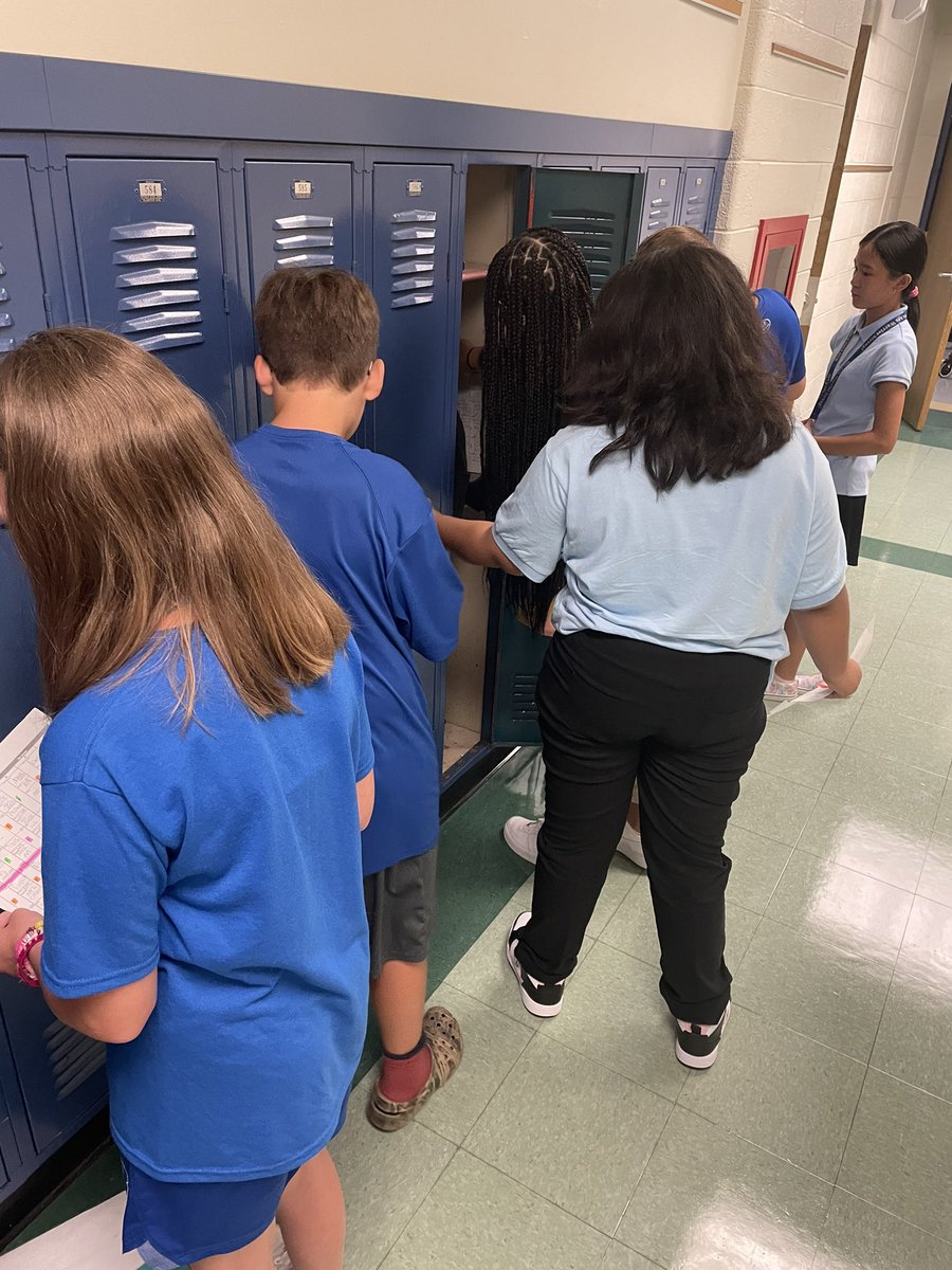 Mrs. Medina tweet media