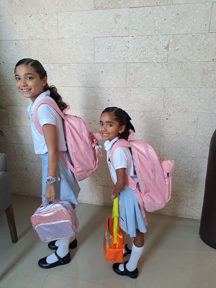 alebazang's tweet photo. @ger_montanez JAJAJAJAJAJ ve a Ele porfa, la mochila más grande que ella https://t.co/S97RZWTqXw