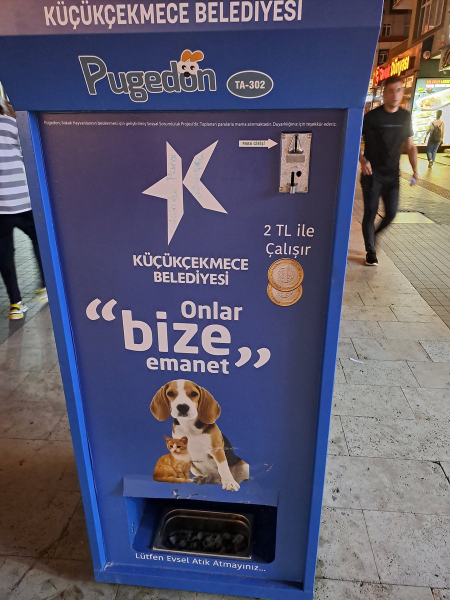 SemanurBln's tweet photo. Mama kumbarasının para haznesi tıkanmış.Kabı boş,lütfen düzenli kontrollerini sağlar mısınız bu otomatların @Kucukcekmecemiz https://t.co/q7kpej5iaq