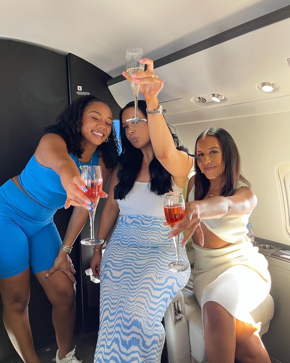 Hopped on a PJ to Albania for the 26th 🥂✨