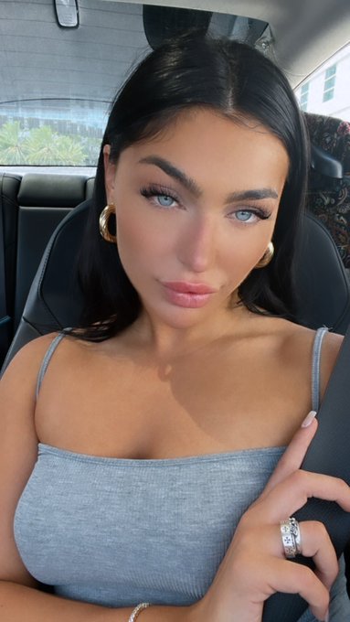 Would you let me pee on you? https://t.co/f7DnOVCC1k