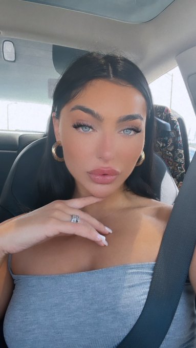 Would you let me pee on you? https://t.co/f7DnOVCC1k