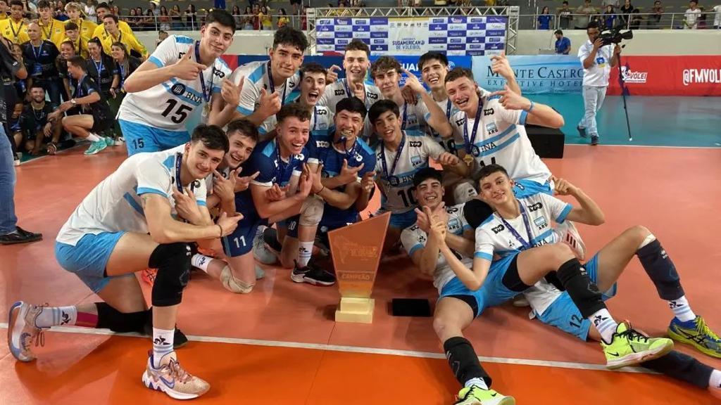 LetsVanquish's tweet photo. ¡@Voley_FeVA se quedó con el Sudamericano U19 2022! 🏆🇦🇷 La Selección argentina sub-19 se consagró campeona invicta y clasificó al Mundial 2023, luego de vencer a Brasil por 3 a 0 en la final 💥🏐
¡Felicidades, pibes! 👏 #letsvanquish https://t.co/bHiyHM6GWR