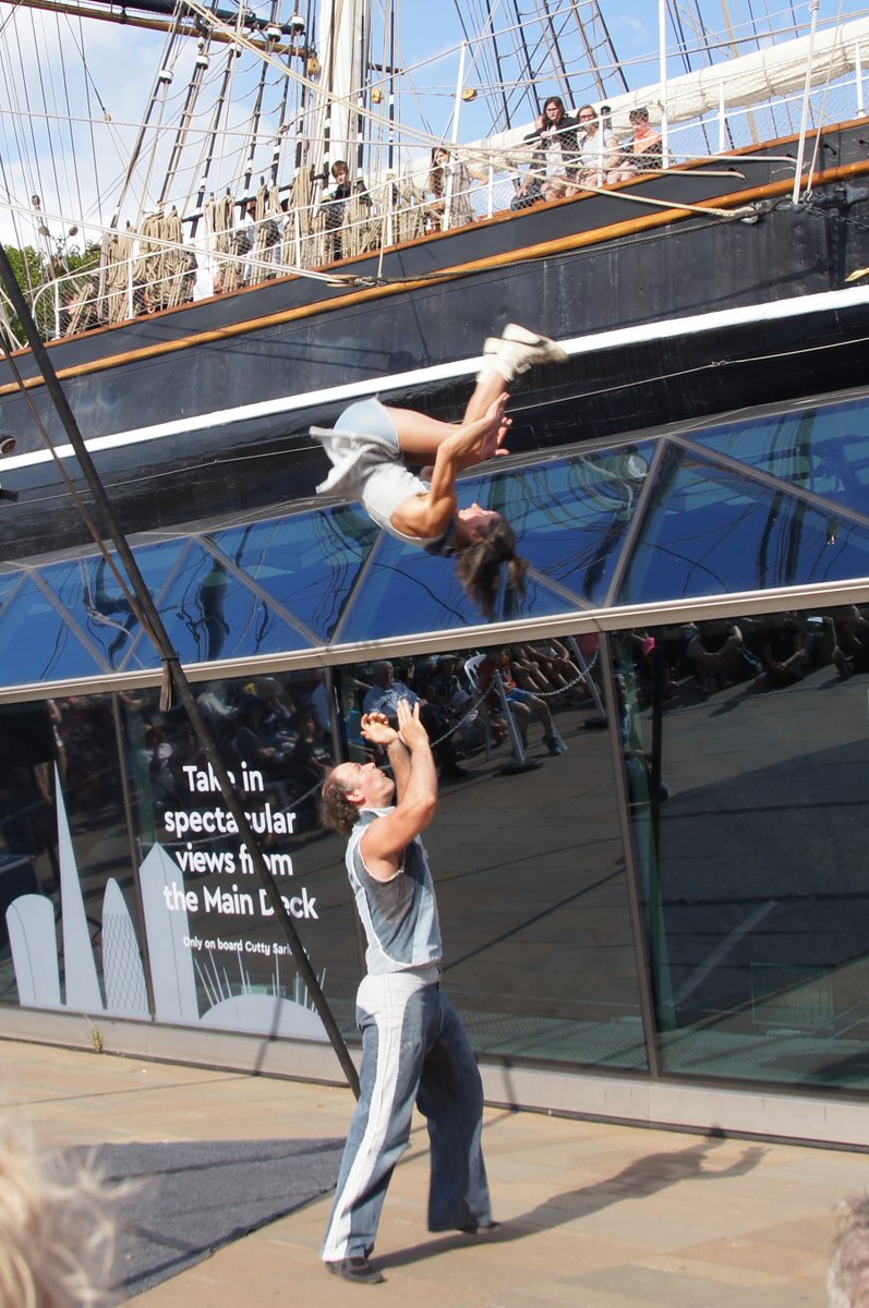 timn_eu's tweet photo. Four favourite photos I shot at #GDIF2022 #GreenwichFair - brilliant acts!
#CompanySatchok #MissHighLegKick @AvantGardeDance @AutinDT
More photos:
https://t.co/9LHw8A0Udo https://t.co/iPBLevhB4B
