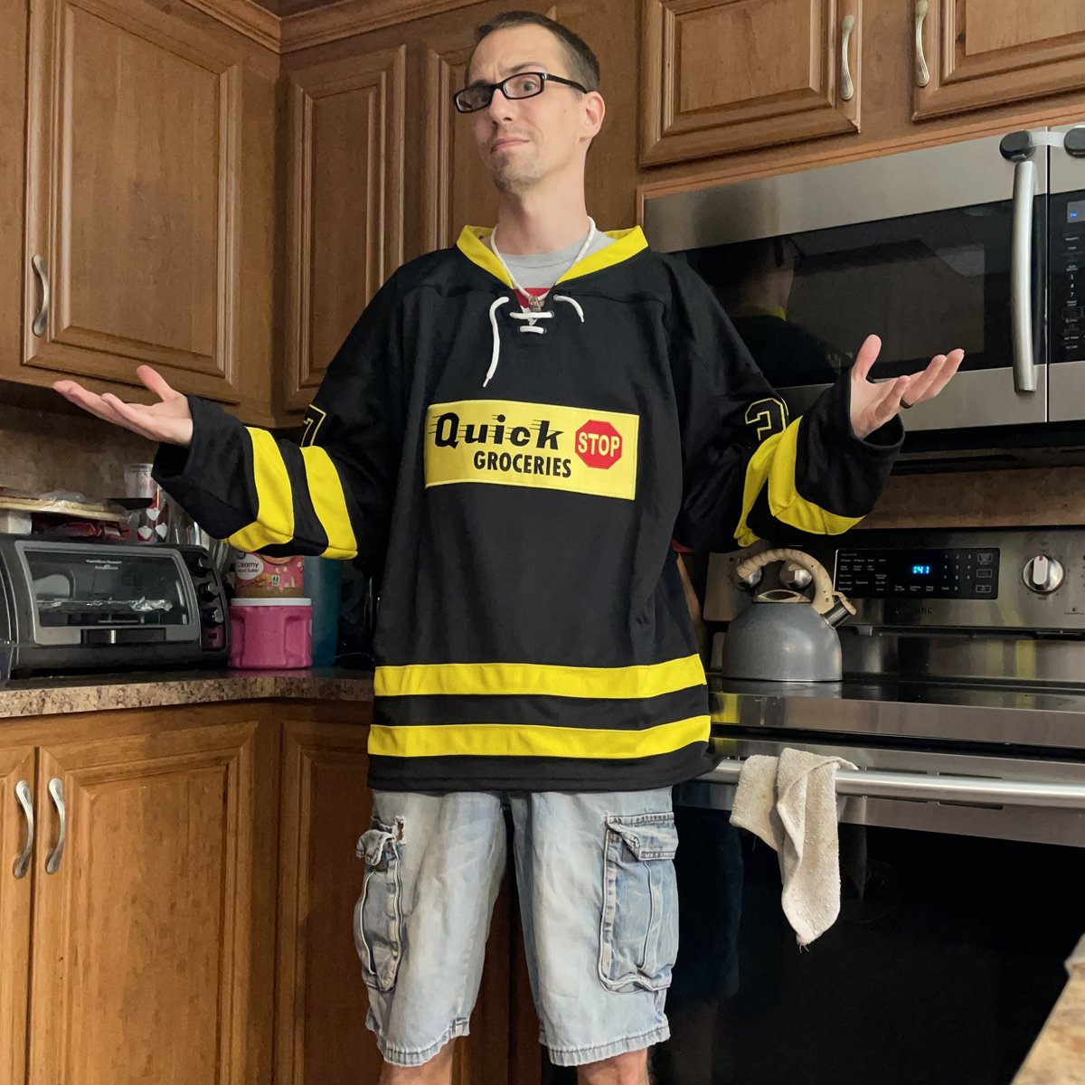 Finally, it is mine.  Now I’m ready for Clerks III.
Jorts?  ✅
Quick Stop Jersey?  ✅

This awesome <a href="/ThatKevinSmith/">KevinSmith</a> / <a href="/ClerksMovie/">Clerks</a> creation made by <a href="/GeekyJerseys/">GeekyJerseys</a> - purchased from <a href="/The_SecretStash/">The Secret Stash</a>.  

Now I can stop annoying <a href="/joshkingofgeeks/">Josh Varney: The King of Geeks</a> about when these are launching.  😂