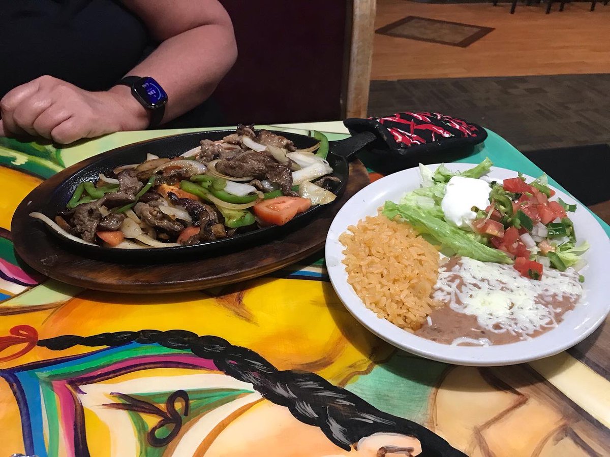 sceptreliquids's tweet photo. The Smiths went Mexican again tonight 🇲🇽 😊👍#MexicanMenu https://t.co/iP2K5xv4pv