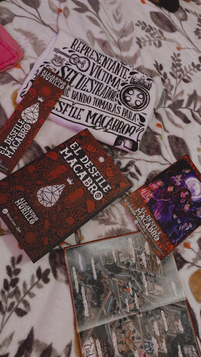 darss1909's tweet photo. Porfin después de la larga espera llegó el desfile macabro.
Moría por tener este maravilloso libro en físico es de mis libros favoritos y ya quería tenerlo en mis manos. 
El desfile macabro llegó a Méxicooooo @ale_escritor99 https://t.co/5BbRW7xti2