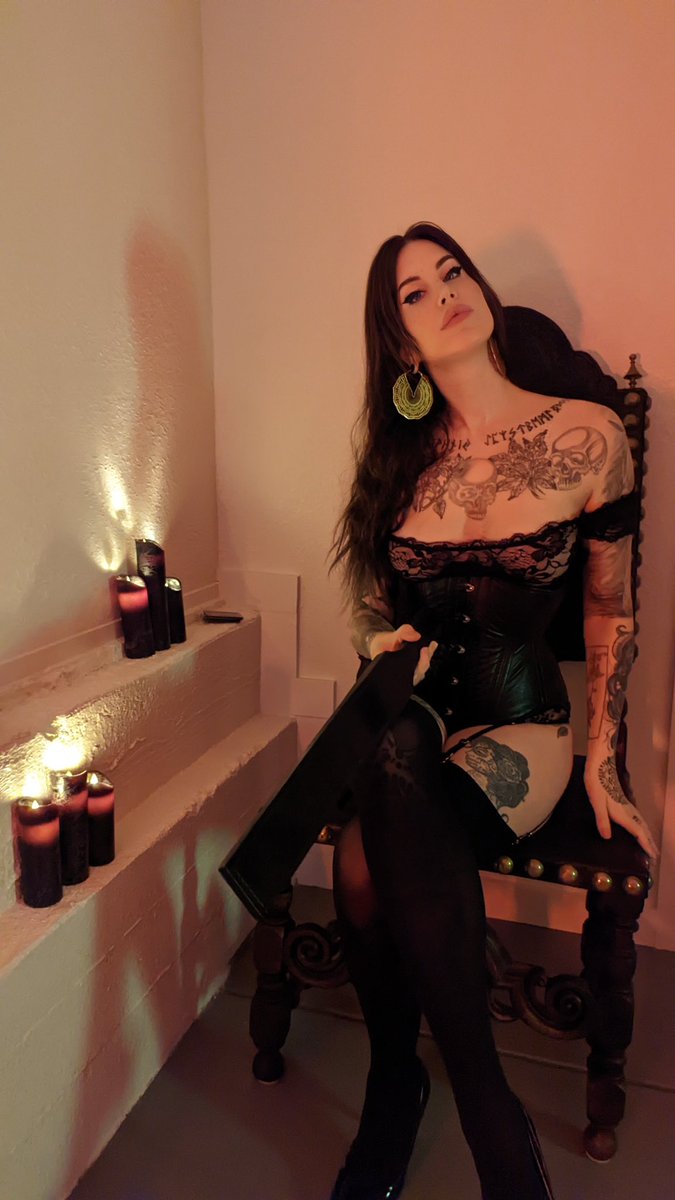 MajestyRin's tweet photo. Thinking of all the ways I’ll make you my slave https://t.co/me98fb6afR