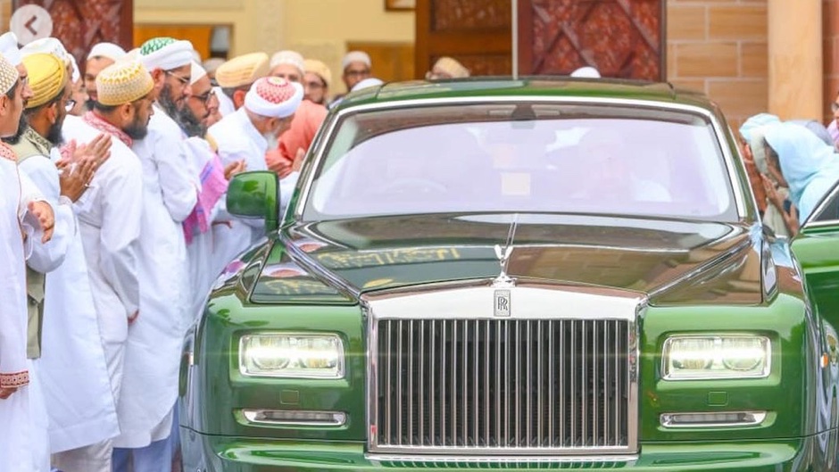 Bohras_UK's tweet photo. As part of his tour of communities across the UK &amp; Europe for Ashara London, the leader of the @Dawoodi_Bohras, His Holiness Syedna Mufaddal Saifuddin, visited #Birmingham for the first time since the inauguration of Saifee Masjid in 2017. https://t.co/BUdz9vpKid
