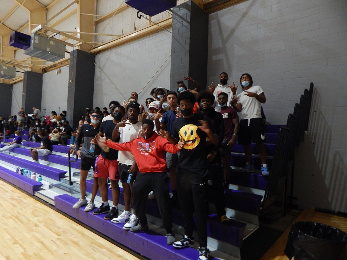 WileyAthletics's tweet photo. We enjoyed having #WCNation back in the stands. #FeartheClaws #NewEra #FortheW https://t.co/U8Q1SyAxJC