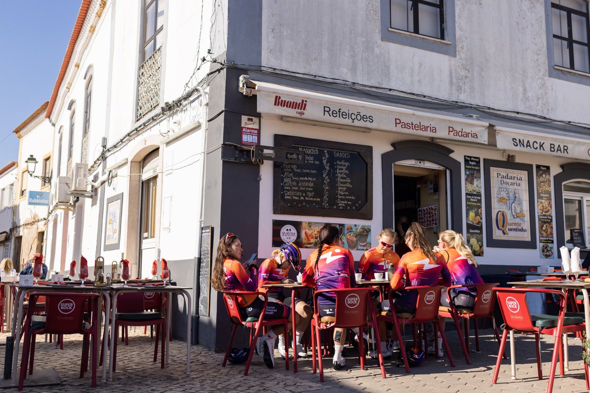 hphcycling's tweet photo. Recovery doesnโt stop at food and rest. Improving blood flow and staying limber are key parts that are often overlooked.
Thanks to @Hyperice, our athletes have everything they need to make it count on and off the bike during a rest day โก๏ธ
#HumanPoweredHealth | #TeamHyperice https://t.co/TUy5kw4mhX