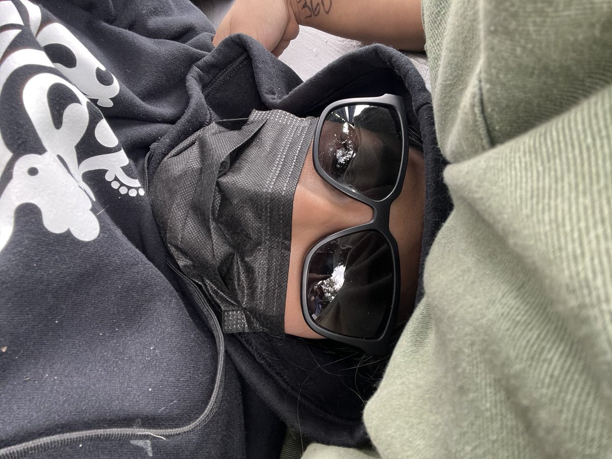 Jobrosland's tweet photo. Pasando frio por ustedes @jonasbrothers https://t.co/7fAdvqu97U