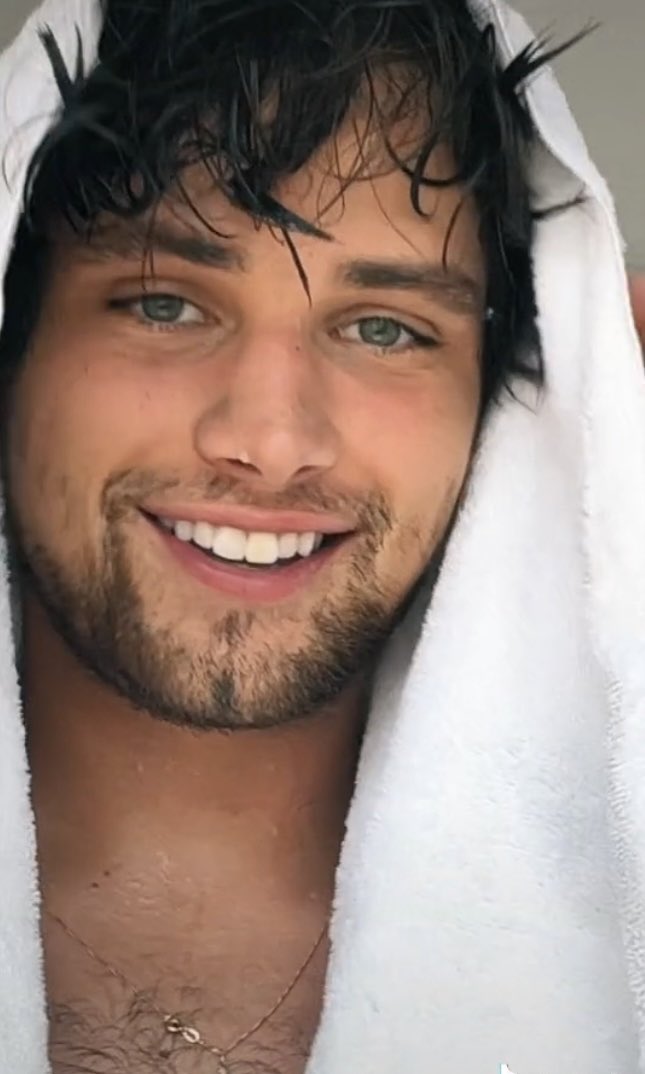 RobinScrutton's tweet photo. Oh my Friggin lord!!! I love what is happening so much!!! Just look at him!! 😳🔥 I’m literally speechless and that doesn’t happened very often 😳🔥#Beyondimpressed #MCM #Williamwhite #Whiteyynation #Holyf**k 🔥👑❤️ https://t.co/l3UnweMtmq