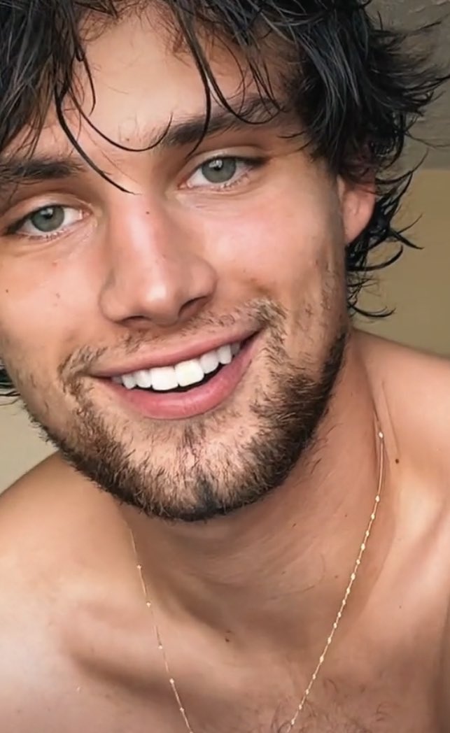 RobinScrutton's tweet photo. Oh my Friggin lord!!! I love what is happening so much!!! Just look at him!! 😳🔥 I’m literally speechless and that doesn’t happened very often 😳🔥#Beyondimpressed #MCM #Williamwhite #Whiteyynation #Holyf**k 🔥👑❤️ https://t.co/l3UnweMtmq