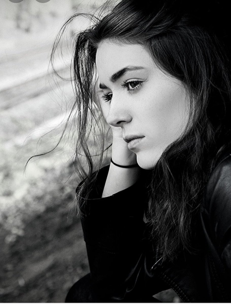 #العفو_الملكي_1443
#عفو_سجناء_الحق_العام
زوجي الحبيب كلما قلت لنفسي هانت اجد انه لازال امامنا بعض الوقت للقائي بك وتمر عليا الثواني كالجبال ثقيله يا رب كم هو سهل الدخول الى هذه الاماكن المظلمه وكم هو صعب الخروج منها يااارب فك اسر زوجي فهو نبض قلبي واسر كل سجين ياكريم 🤲