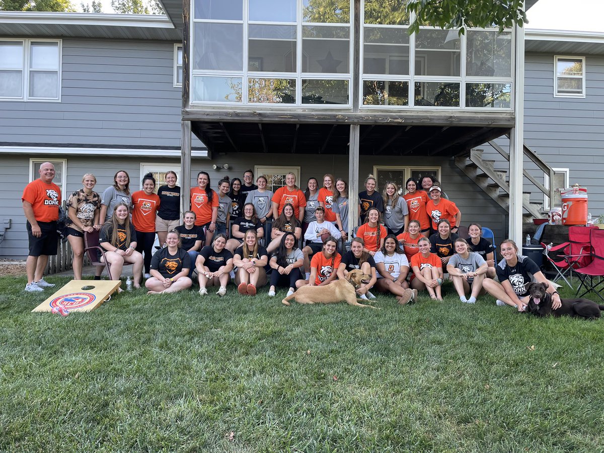 Thank you to Coach Al &amp; <a href="/dedemoore/">Dede Moore</a> for hosting our team dinner last night! Good food, good people &amp; a good time!