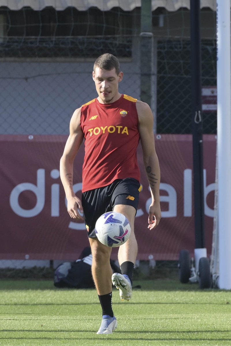 OfficialASRoma's tweet photo. 💪 https://t.co/dt9uXf608z