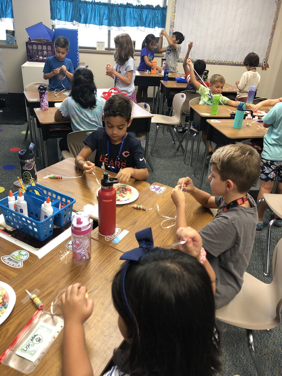 Fruit Loop Friendship necklaces!  <a href="/TWEHowl/">Tom Wilson Elementary</a>