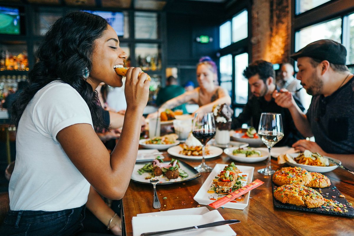 FransmartSocial's tweet photo. One of the biggest issues restaurant franchises continue to grapple with post-pandemic is a disruption to their supply chain. Smart Franchises are finding ways to beat these supply chain issues.
👉 Read our full article at https://t.co/sAE8dEREFy
#Fransmart #Franchising https://t.co/zMkYIKln8q