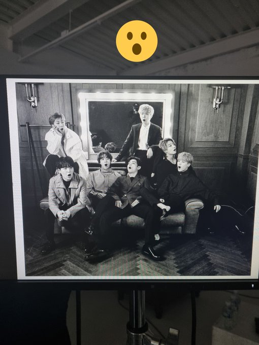 NightsBerry's tweet photo. @BTS_twt diganme que no soy la unica obsesionada por tener ese cuadro pegado en la SALA en el CUARTO y en la FRENTE 😭😭 #BTSPavedTheWay #BTSReComeback2022 #BTSGLOBALDOMINATION https://t.co/d8DCkwR7ng