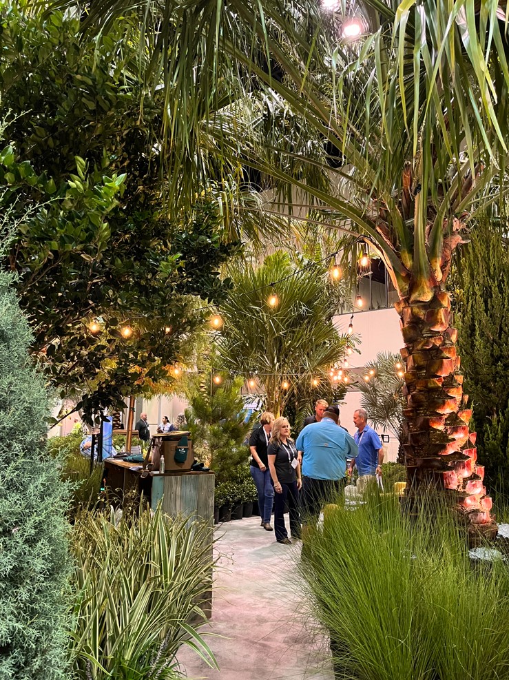 orlandomeeting's tweet photo. 🌱🌳Congratulations to the @FNGLA team for a successful 2022 Landscape Show! For 3 days, more than 700 booths filled the show floor @OCCC with awe-inspiring landscaping displays while cutting-edge, hands-on sessions shared innovative ideas with the attending industry pros. https://t.co/te8zJx1g9R