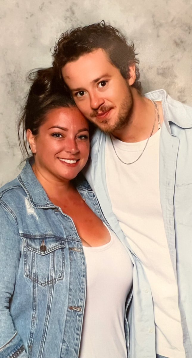 JacLuv's tweet photo. @Jamiebower !! He doesn’t have twitter, so could you please please tell this gentle beautiful soul I am forever grateful for his kindness when I met him Sunday @FANEXPOCANADA  it was such a blessing to see all of you! 💕 #JosephQuinn https://t.co/EoU5AYfKzS