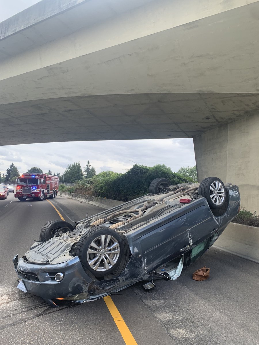 clackamasfire's tweet photo. Clackamas Fire was busy this weekend responding to traffic accidents. Our crews specialize in not only fire response, but in removing patients who are trapped in cars, and HazMat mitigation as well. #hereforyou #greshamfire #sandyfire https://t.co/PnQXuWq04V