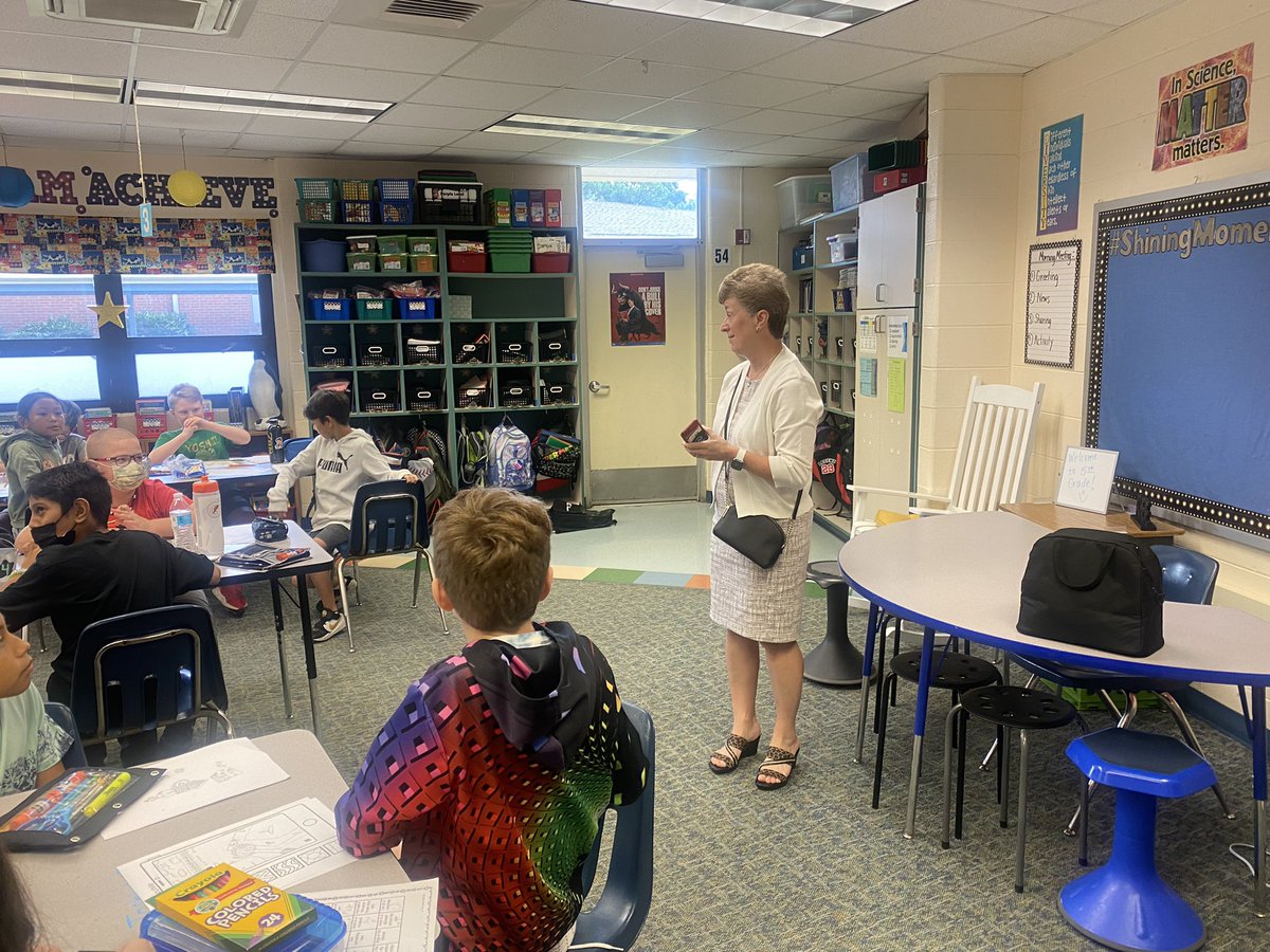 WJCCLeadsSS's tweet photo. We had a blast with some Penguins this afternoon! #WeAreWJCC #WJCCFirstDay #gratitude @LLES_WJCC @LLprincipalwjcc @WJCCSupt @AlainaTrott https://t.co/UYU7veEpNn