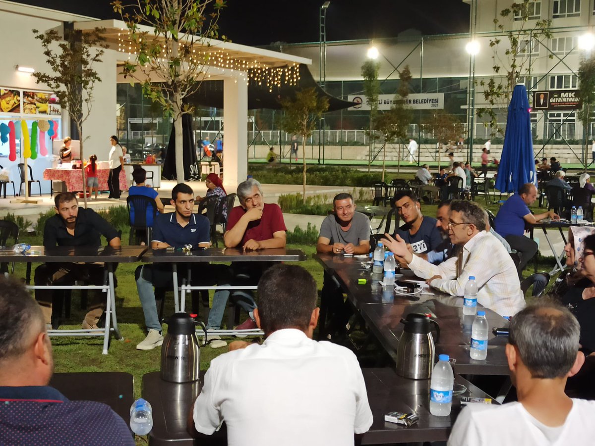 Ozturkdenizli's tweet image. Pamukkale 2. Bölge Mahalle Başkanlarımızla istişare yaptık.
Seçim öncesi mahallelerindeki durum analizi ve çalışmaları hakkında Bilgi alış-verişinde bulunduk. @iyi_pamukkale20