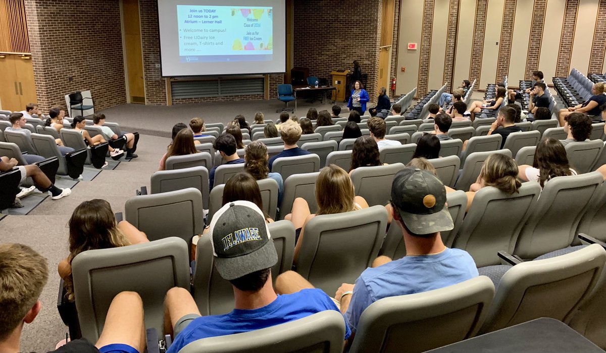 BruceWWeber's tweet photo. First year Management, Marketing and Operations majors @UDLernerCollege Go Dean Sheryl Kline and the Class of 2026. Hope the new Lerner shirts are a good look on campus https://t.co/AzMYkaYERU