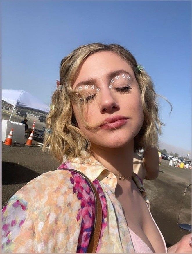 rhrtmrgn's tweet photo. day 16 #favoritemakeup #LookBothWays #lilireinhart @projectslili π!! https://t.co/n0gdTKiQuh
