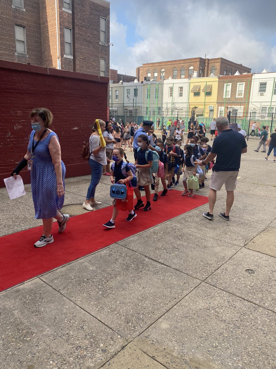 SharswoodSharks's tweet image. What a smooth and amazing first day!  We are so excited to have our Sharks back n the building!  Thank you to @GoldenbergGroup  for helping us kick off the 22-23 school year!  #movingforward #sharswoodsharks