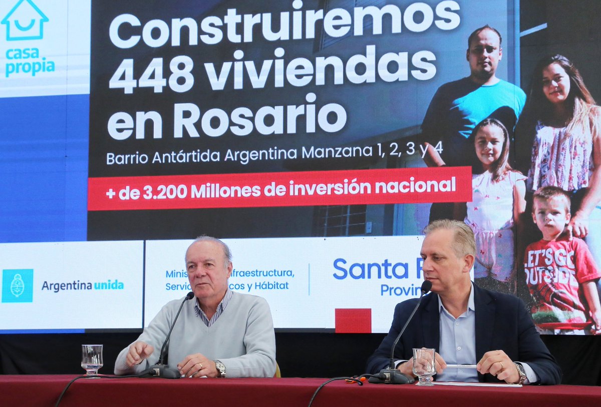 EstrellaScolari's tweet photo. 📍🏡 Construiremos 448 viviendas en #BarrioAntartida de Rosario 

Hoy realizamos la licitación para construir nuevas viviendas a través del programa Casa Propia Construir Futuro. 

#EnTodasConVos https://t.co/VnpgrfXu0A