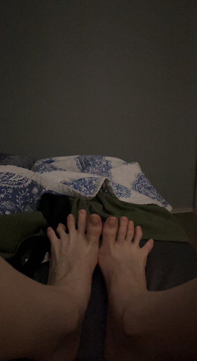 SolesofXTC's tweet photo. ITS HOT OUT☀️🌡 The toesies got a little moist today 👀

#pedicure #myfeet #toes #feet #soles #solesofxtc #ilovemyfeet #longtoes #naturalnails #mortonstoe #feetfinder #feetworship #feetpicturesforsale #FootJobFriday https://t.co/pr8SUevCCF