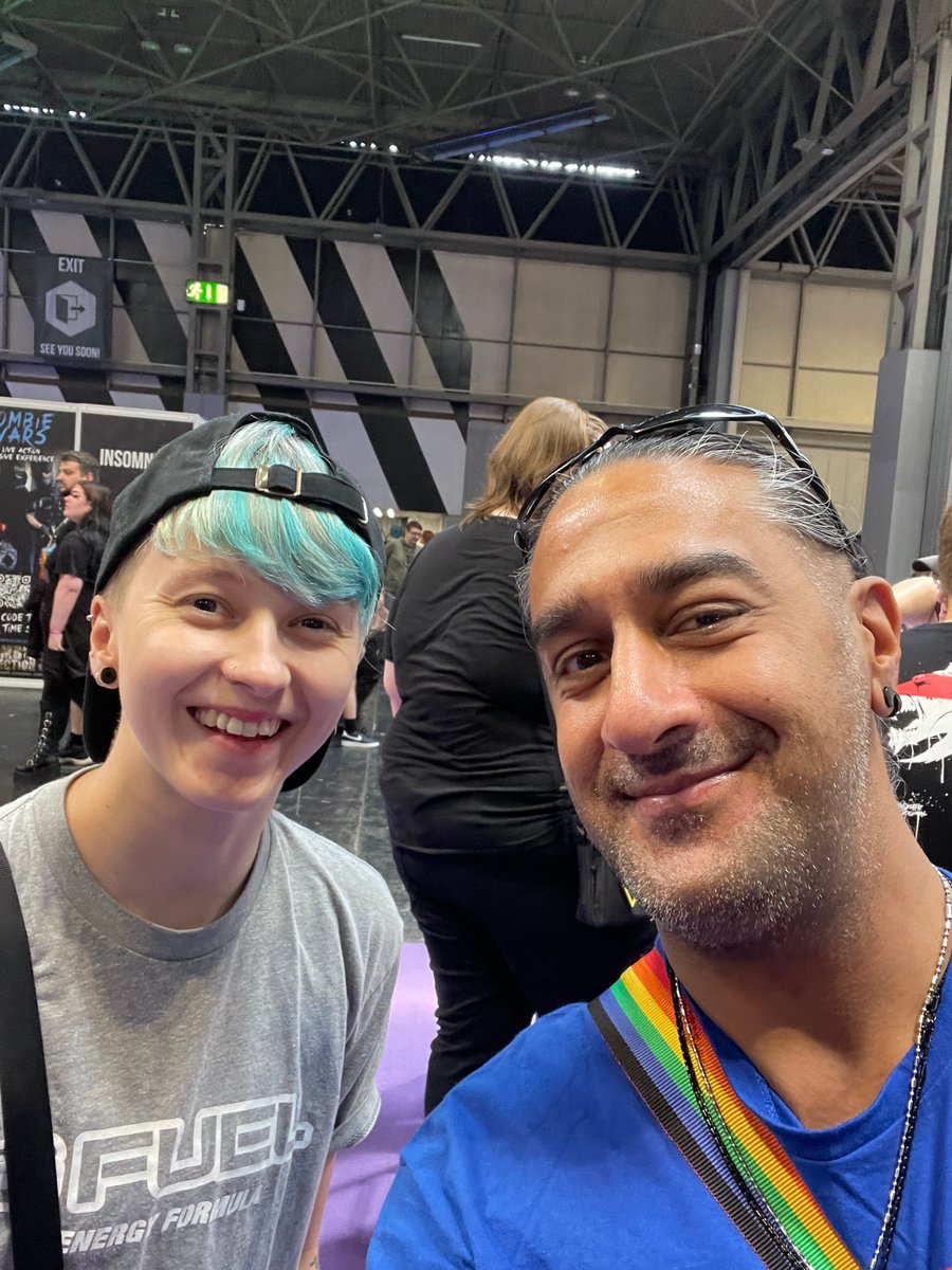 NavSundal's tweet photo. @ChloeDonald_ 

Thank you Chloe Donald for signing my Chloe Shaker and my lil Polaroid pics. 😌🥰

Was such a honor to finally meet you and chill with you for a lil while. You made my day 🙂 ❤

@GFuelEnergy @limeprogaming https://t.co/ozix1w1S72