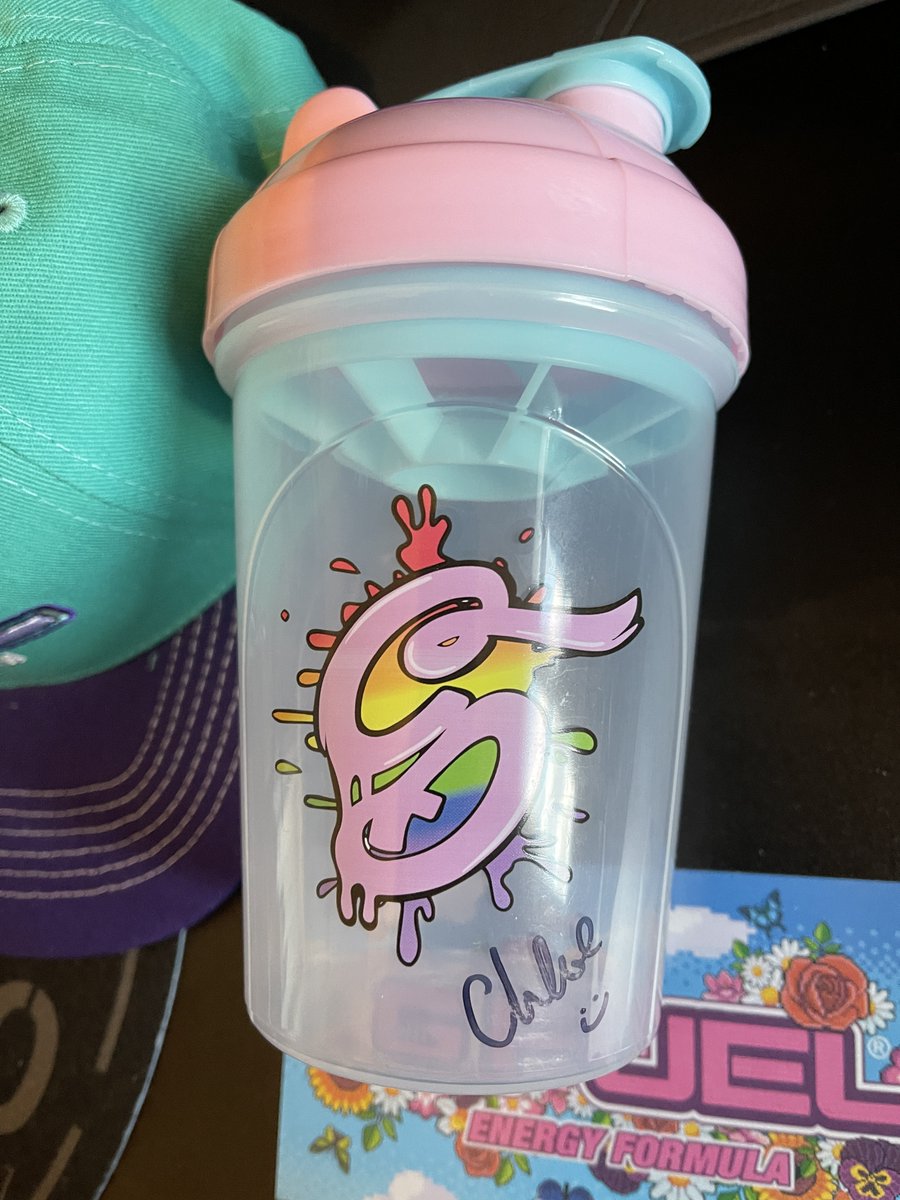 NavSundal's tweet photo. @ChloeDonald_ 

Thank you Chloe Donald for signing my Chloe Shaker and my lil Polaroid pics. 😌🥰

Was such a honor to finally meet you and chill with you for a lil while. You made my day 🙂 ❤

@GFuelEnergy @limeprogaming https://t.co/ozix1w1S72