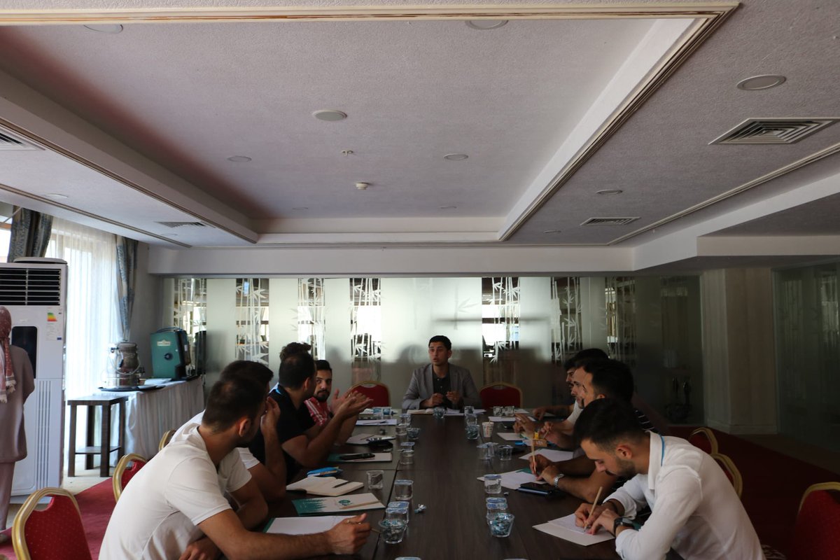 UniakGM's tweet photo. Doğu Anadolu Bölge Koordinatörümüz, İl ÜniAK başkanlarımızla bölge toplantısı gerçekleştirdi💪🏻

2023 yükleniyor…⏳ https://t.co/NdRuKpMrxK