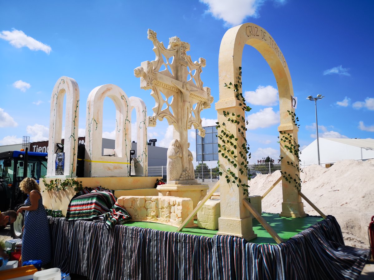 El próximo 7 de septiembre, cuando presencies la Cabalgata de Apertura de la Feria de Albacete, recuerda que unas cuantas carrozas de las que desfilan habrán sido elaboradas en las instalaciones de Fundación Asla. ¡¡¡Esperamos que te gusten!!!