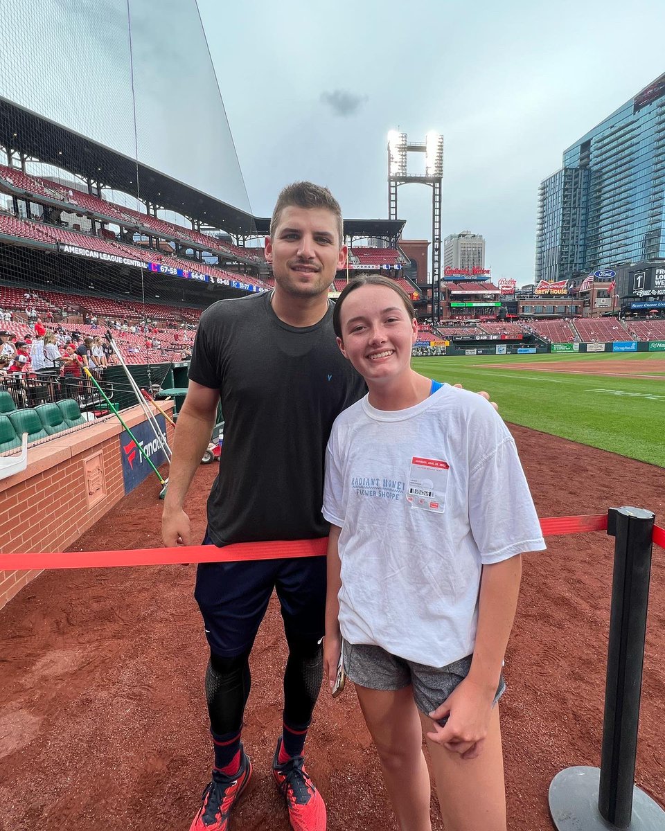 _branderson's tweet photo. Laken got to meet the nicest guy thanks to auntie Carla(even though batting practice was cancelled!) @Braves @austinriley1308 https://t.co/Ee0jtuumOI
